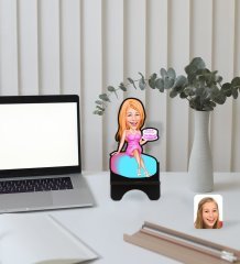 Kişiye Özel Kadın Doğum Günü Karikatürlü Ahşap Biblo Telefon Standı-2