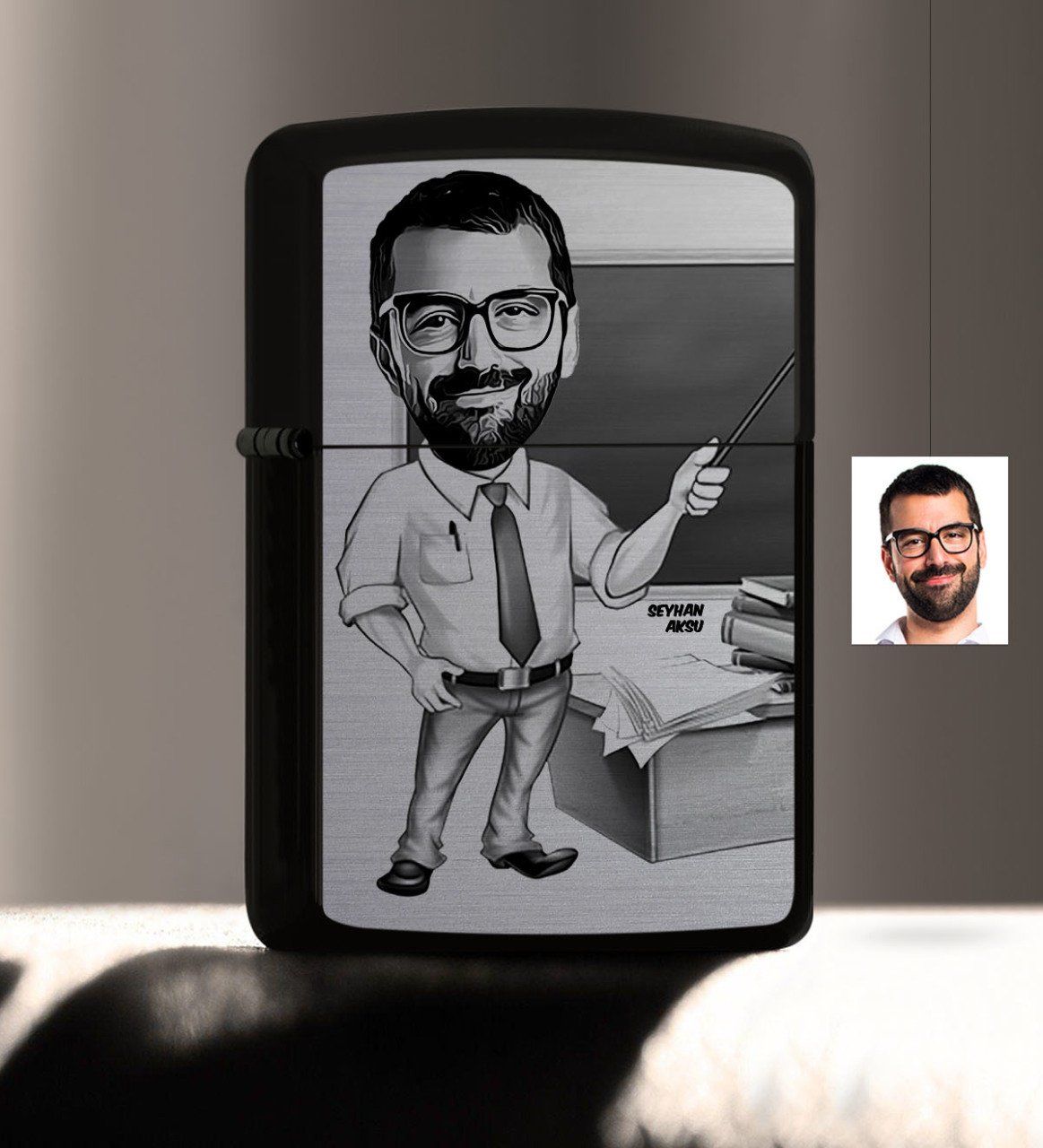 Kişiye Özel Bay Öğretmen Karikatürlü Benzinli Siyah Metal Çakmak - 1
