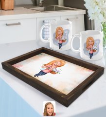 Kişiye Özel Ev Hanımı Karikatürlü Doğal Ahşap Tepsi ve 2’li Kupa Bardak Seti-2