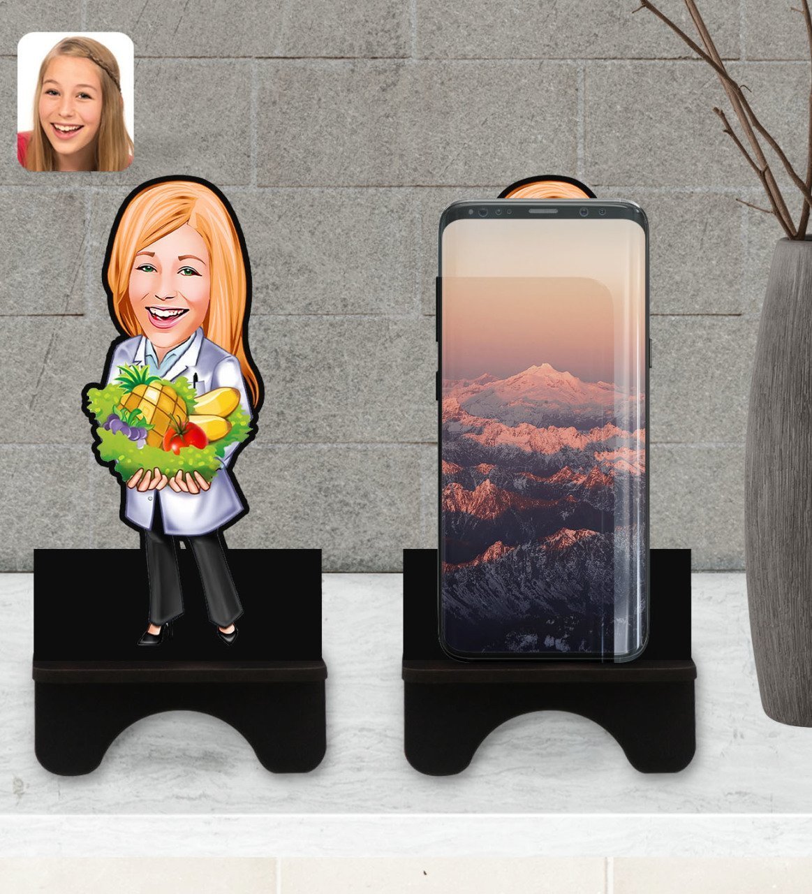 Kişiye Özel Kadın Diyetisyen Karikatürlü Ahşap Biblo Telefon Standı-1