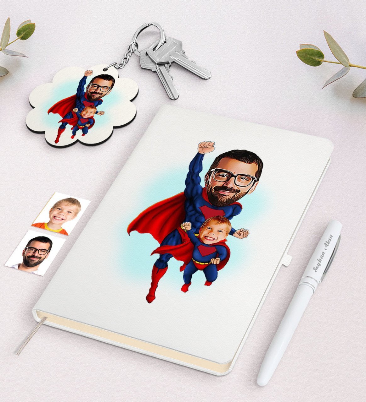 Kişiye Özel Süper Baba ve Oğul Karikatürlü Beyaz Defter Kalem ve Anahtarlık Hediye Seti