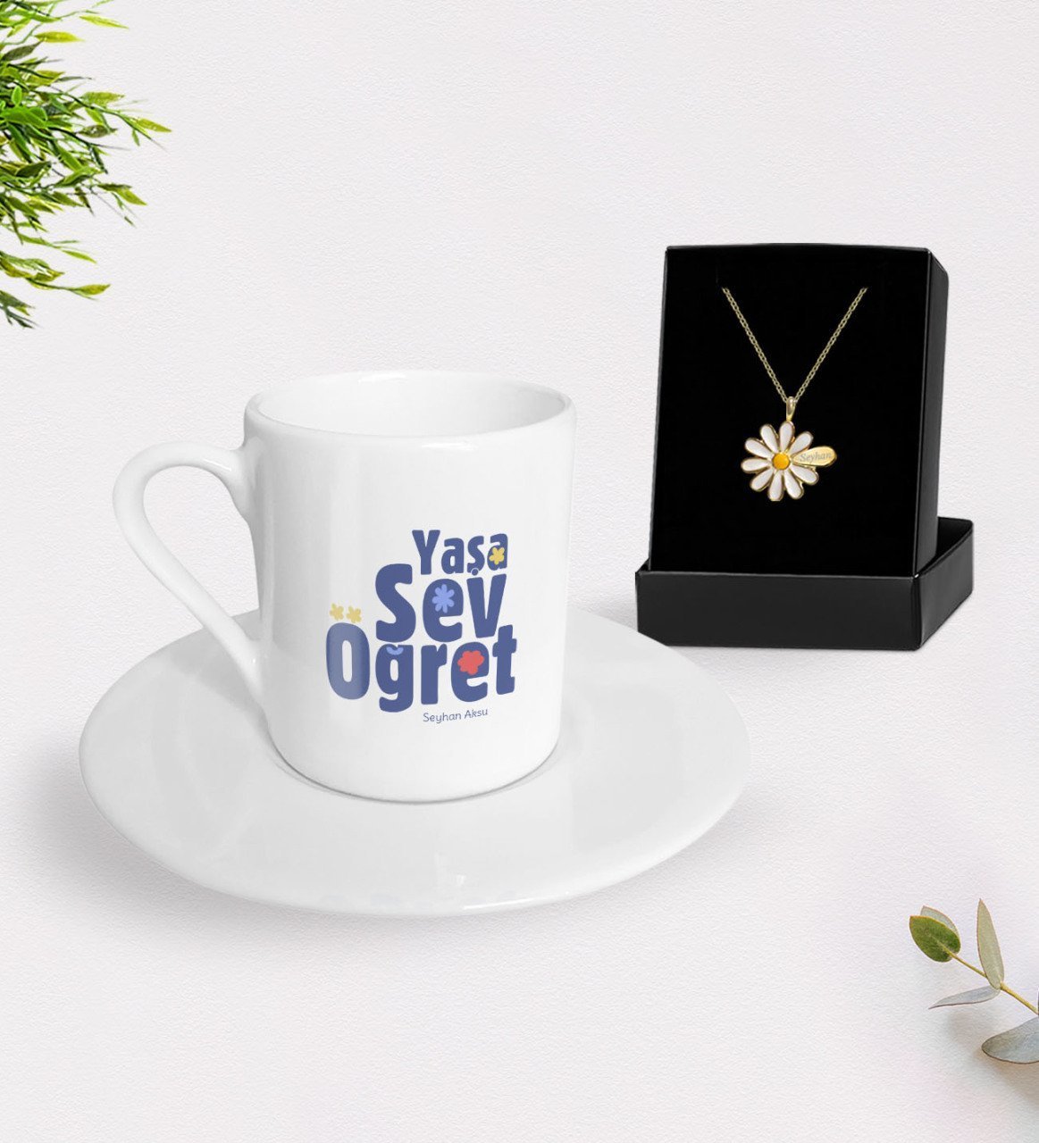 Kişiye Özel Yaşa Sev Öğret Türk Kahvesi Fincanı ve İsimli Papatya Kolye Hediye Seti-2