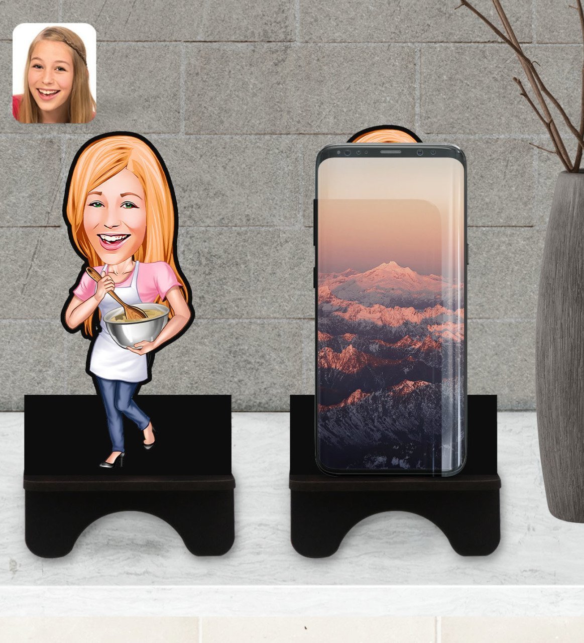 Kişiye Özel Kadın Chef Karikatürlü Ahşap Biblo Telefon Standı-1
