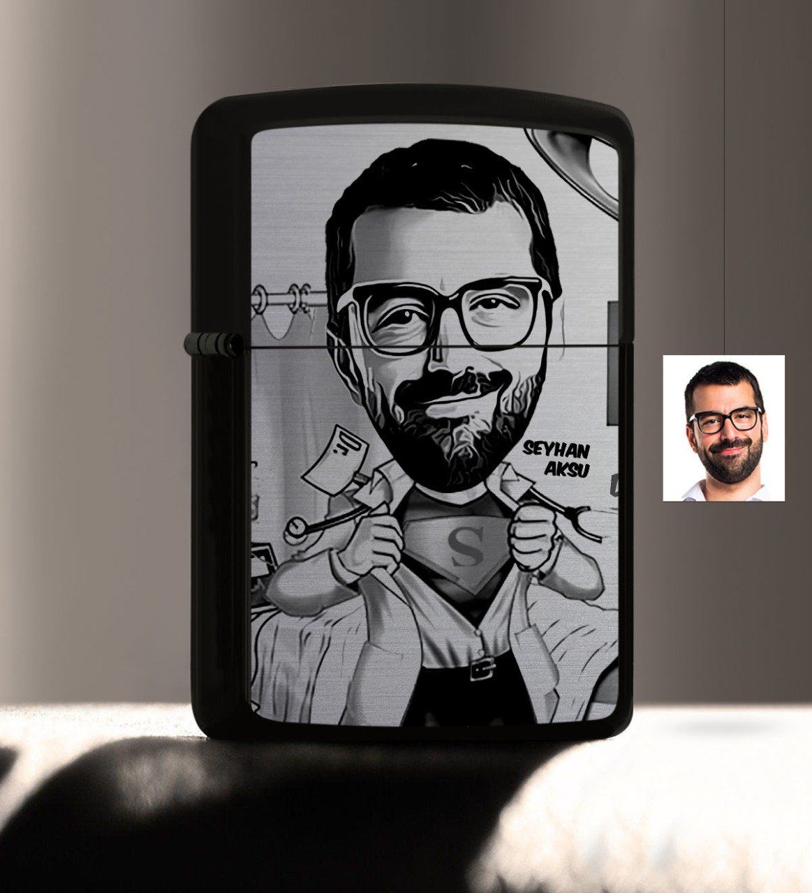 Kişiye Özel Bay Doktor Karikatürlü Benzinli Siyah Metal Çakmak - 2