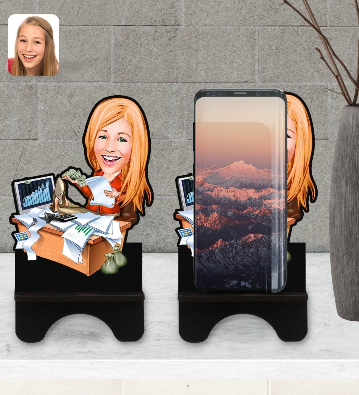 Kişiye Özel Kadın Bankacı Karikatürlü Ahşap Biblo Telefon Standı-1