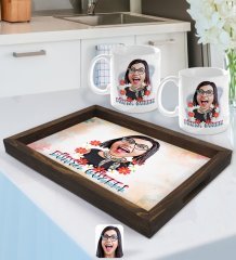 Kişiye Özel Dünya Güzeli Karikatürlü Doğal Ahşap Tepsi ve 2’li Kupa Bardak Seti-1