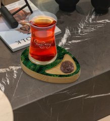 Kişiye Özel Yapraklar Tasarımlı Doğal Ahşap Tabaklı Heybeli Çay Bardağı Sunum Seti Model 9