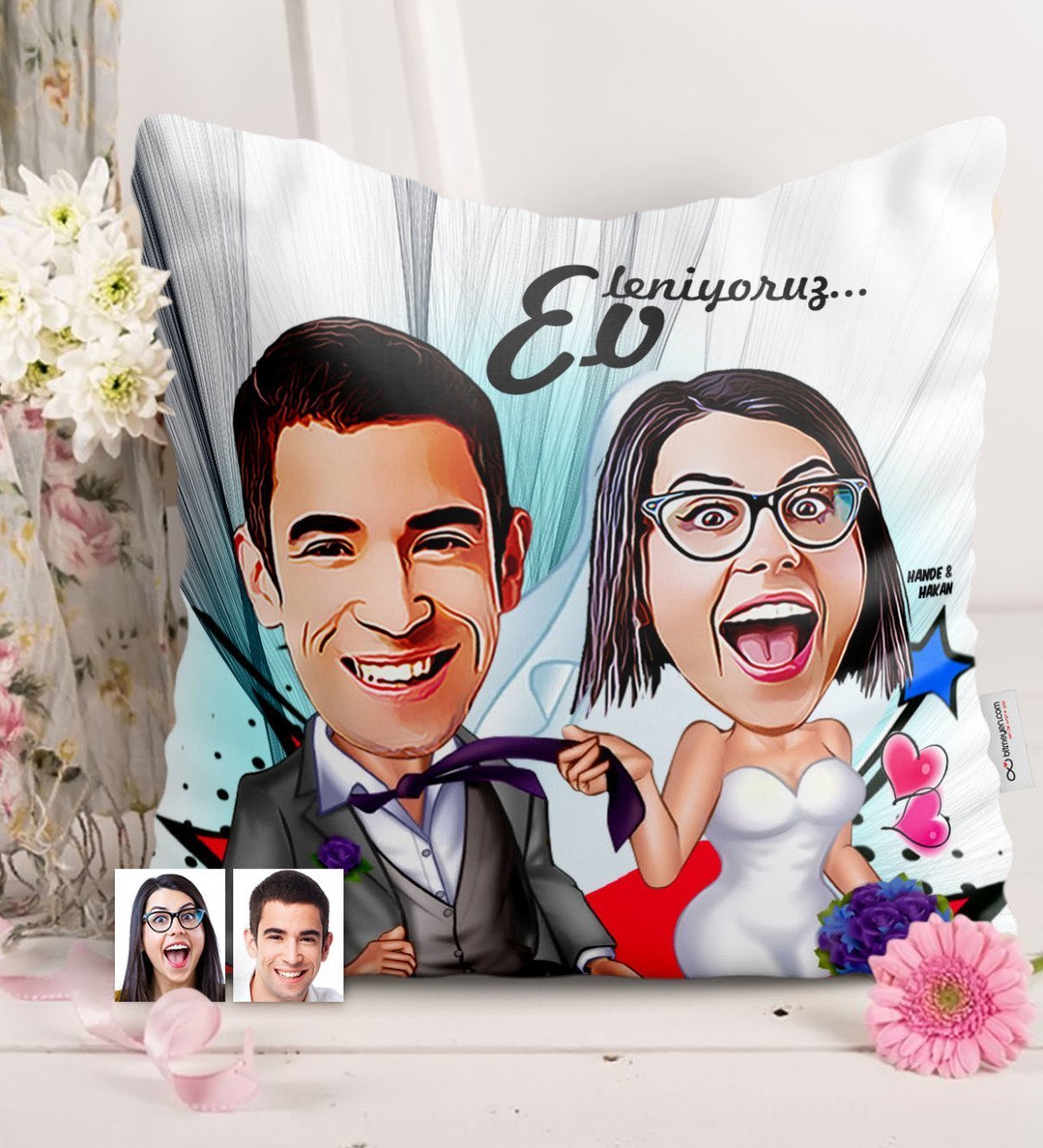 Kişiye Özel Evleniyoruz Karikatürlü Saten Yastık - 6