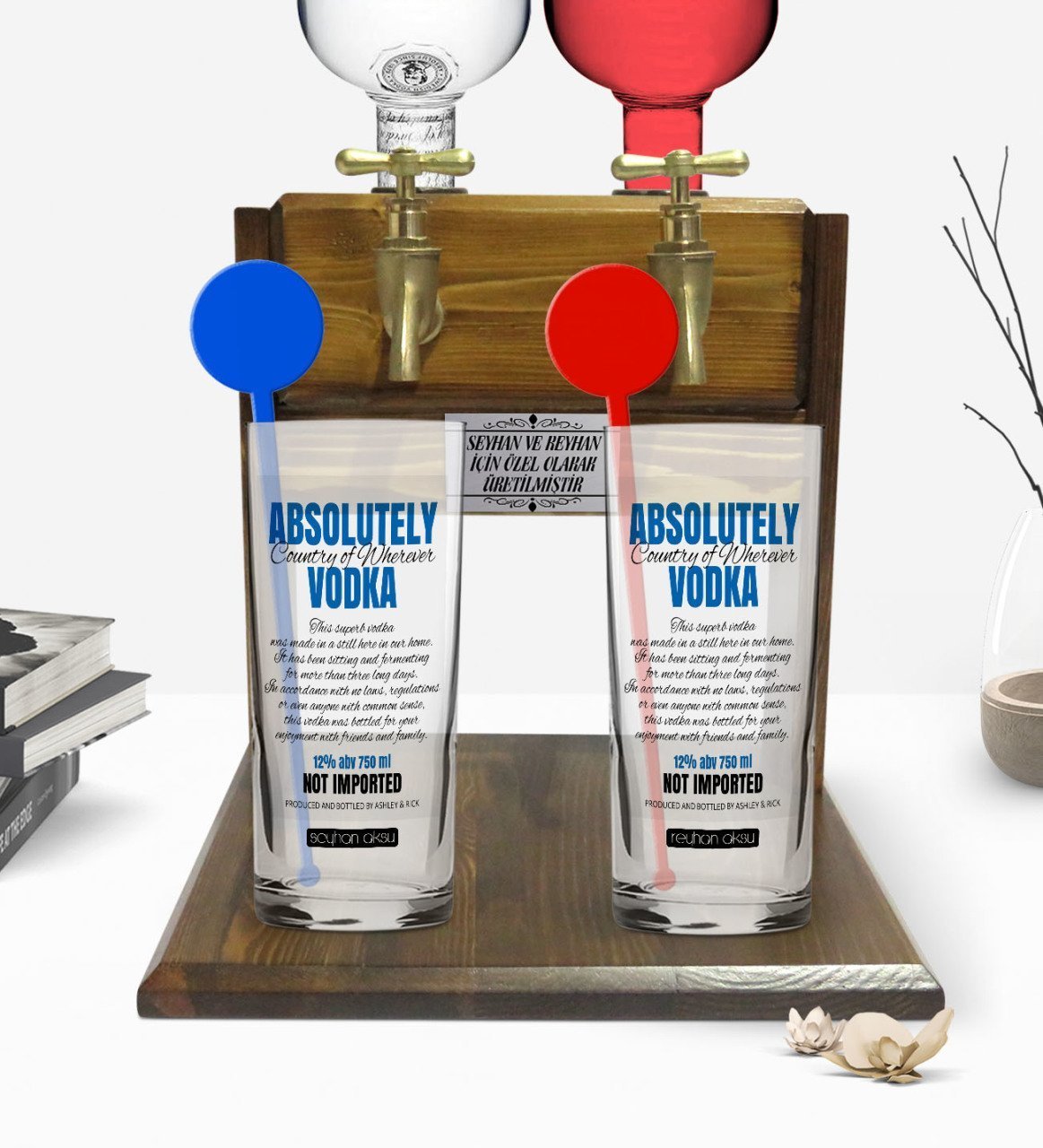 Kişiye Özel Renkli Baskılı Absolutely Vodka Tasarımlı İkili Vodka Bardağı ve Çift Musluklu Doğal Ahşap Vodka Standı-1