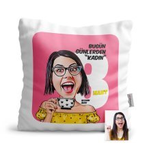 Kişiye Özel Kadınlar Günü Temalı Karikatür Saten Yastık - 3