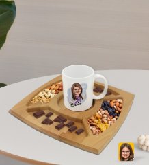 Kişiye Özel Kız Çocuk Prenses Karikatürlü Beyaz Kupa ve Doğal Masif Ahşap 4 Bölmeli Sunum Tabağı Çerezlik Hediye Seti-3