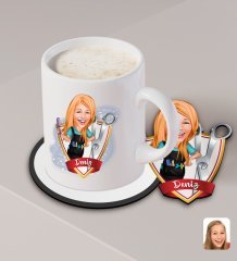 Kişiye Özel Kadın Kuaför Karikatürlü Beyaz Kupa ve Ahşap Bardak Altlığı Hediye Seti-1