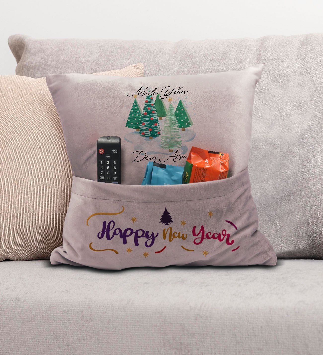 BK Gift Kişiye Özel Yılbaşı Tasarımlı Organizer Kumanda ve Atıştırmalık Cepli Pembe Kırlent Yastık, Yılbaşı Hediyesi- 4, Yeni Yıl Hediyeleri