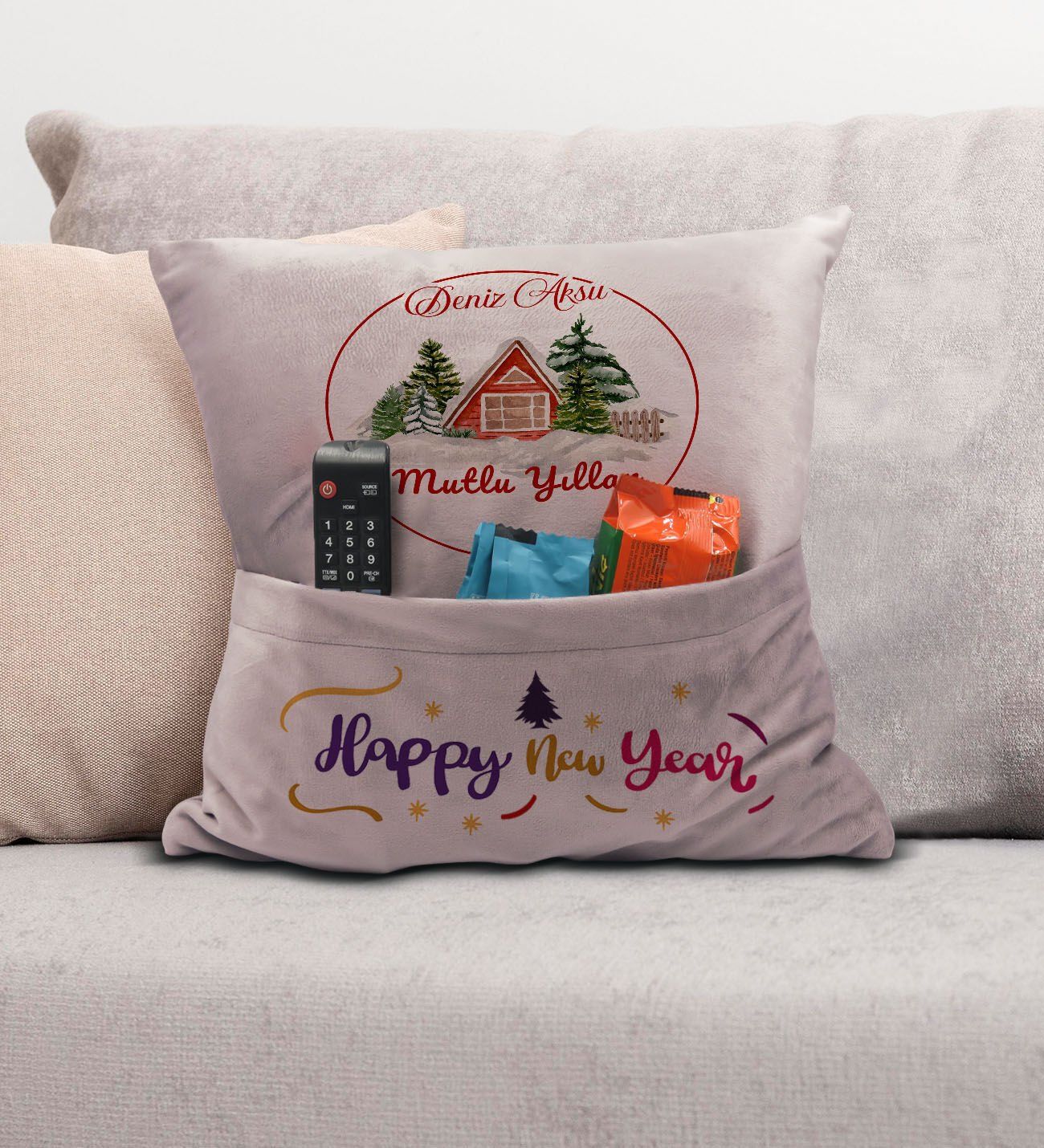 BK Gift Kişiye Özel Yılbaşı Tasarımlı Organizer Kumanda ve Atıştırmalık Cepli Pembe Kırlent Yastık, Yılbaşı Hediyesi- 3, Yeni Yıl Hediyeleri