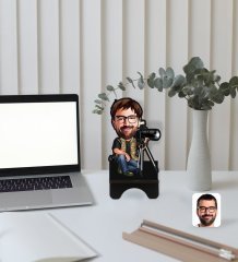 Kişiye Özel Erkek Fotoğrafçı Karikatürlü Ahşap Biblo Telefon Standı-1