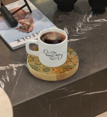 Kişiye Özel Retro Motif Tasarımlı Doğal Ahşap Tabaklı Türk Kahvesi Fincanı Model 11