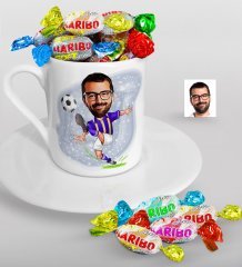Kişiye Özel Sarı Lacivert Futbolcu Karikatürlü Türk Kahvesi Fincanı ve Haribo Şeker Hediye Seti