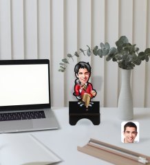 Kişiye Özel Erkek Patron Karikatürlü Ahşap Biblo Telefon Standı-2