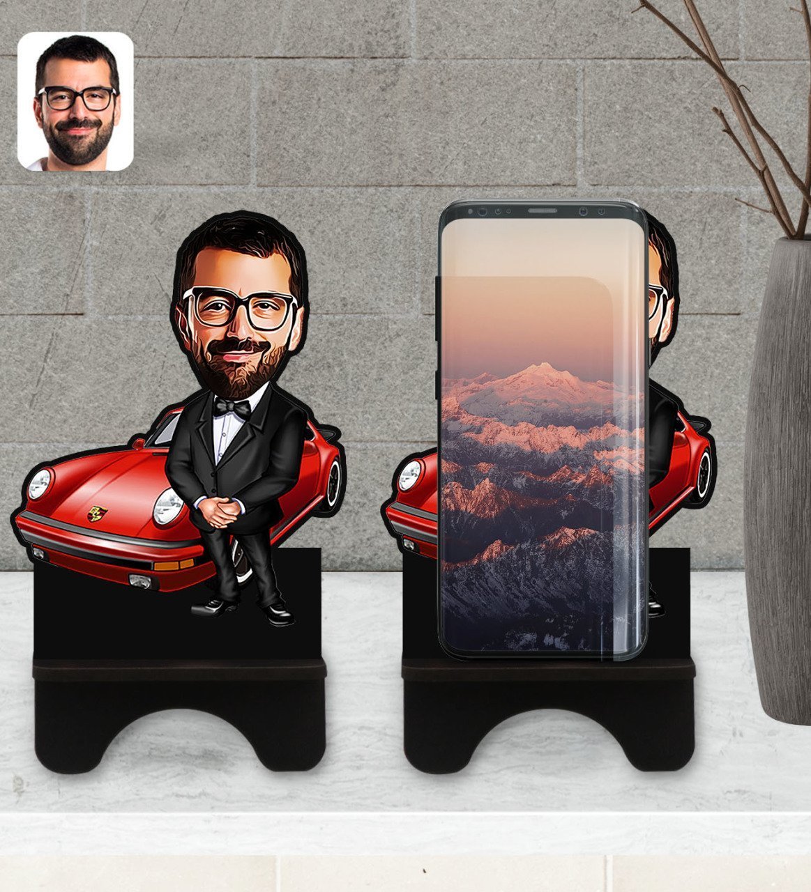 Kişiye Özel Erkek Patron Karikatürlü Ahşap Biblo Telefon Standı-1