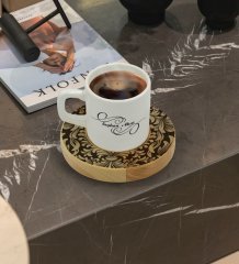 Kişiye Özel Retro Motif Tasarımlı Doğal Ahşap Tabaklı Türk Kahvesi Fincanı Model 6