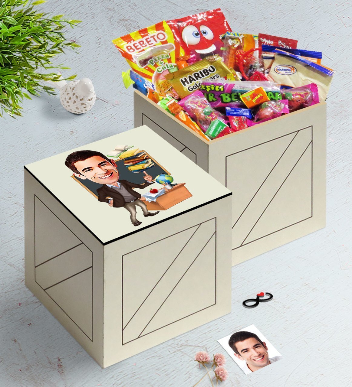 Kişiye Özel Erkek Öğretmen Karikatürlü Ahşap Kutuda Nostaljik Lezzetler Hediye Seti-2