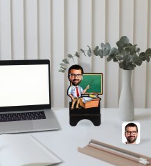 Kişiye Özel Erkek Öğretmen Karikatürlü Ahşap Biblo Telefon Standı-1