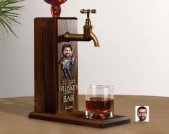 BK Gift Kişiye Özel Kabartma Karikatürlü İsimli Musluklu Ahşap Viski Standı, Viski Çeşmesi, Doğum Günü Hediyesi, Ev Hediyesi, İçecek Dispenseri-15