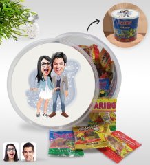 Kişiye Özel Sevgililer Karikatürlü Dev Boy Haribo Minis Kovası (10gx100adet) Model 81