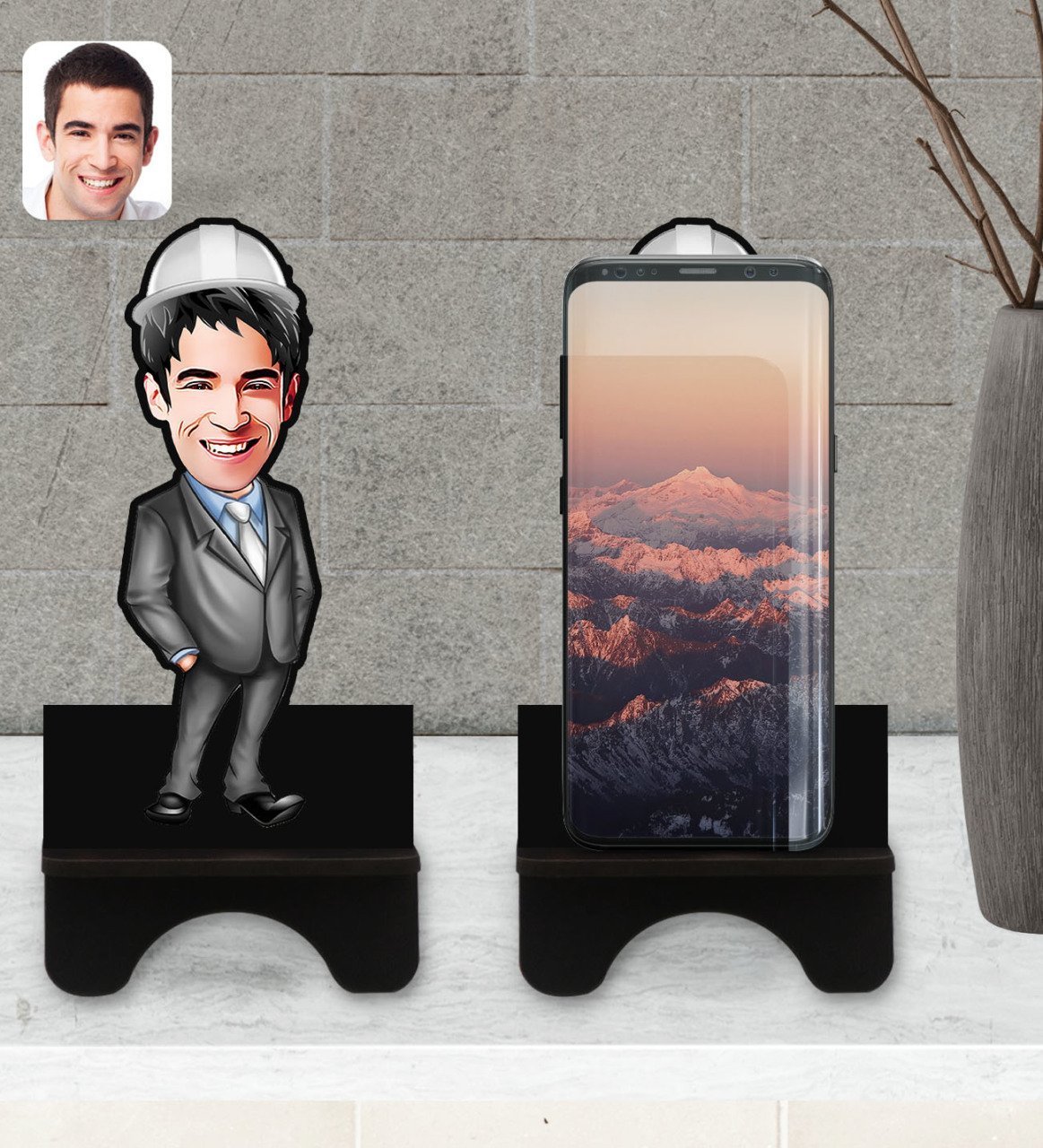 Kişiye Özel Erkek Mühendis Karikatürlü Ahşap Biblo Telefon Standı-1