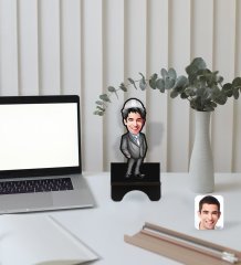 Kişiye Özel Erkek Mühendis Karikatürlü Ahşap Biblo Telefon Standı-1