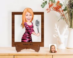 Kişiye Özel Şarkı Söyleyen Kız Karikatürlü Ahşap Standlı 3D Biblo-2