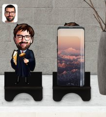 Kişiye Özel Erkek Hakim Karikatürlü Ahşap Biblo Telefon Standı-1