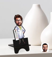 Kişiye Özel Erkek Göz Doktoru Karikatürlü Ahşap Biblo Telefon Standı-1