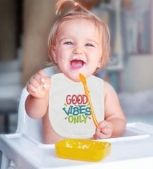 BK Kids Good Vibes Only Tasarımlı Bebek Mama Önlüğü - Model 1