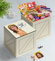 Kişiye Özel Kız Çocuk Kolay Yetişmiyor Karikatürlü Ahşap Kutuda Nostaljik Lezzetler Hediye Seti-2