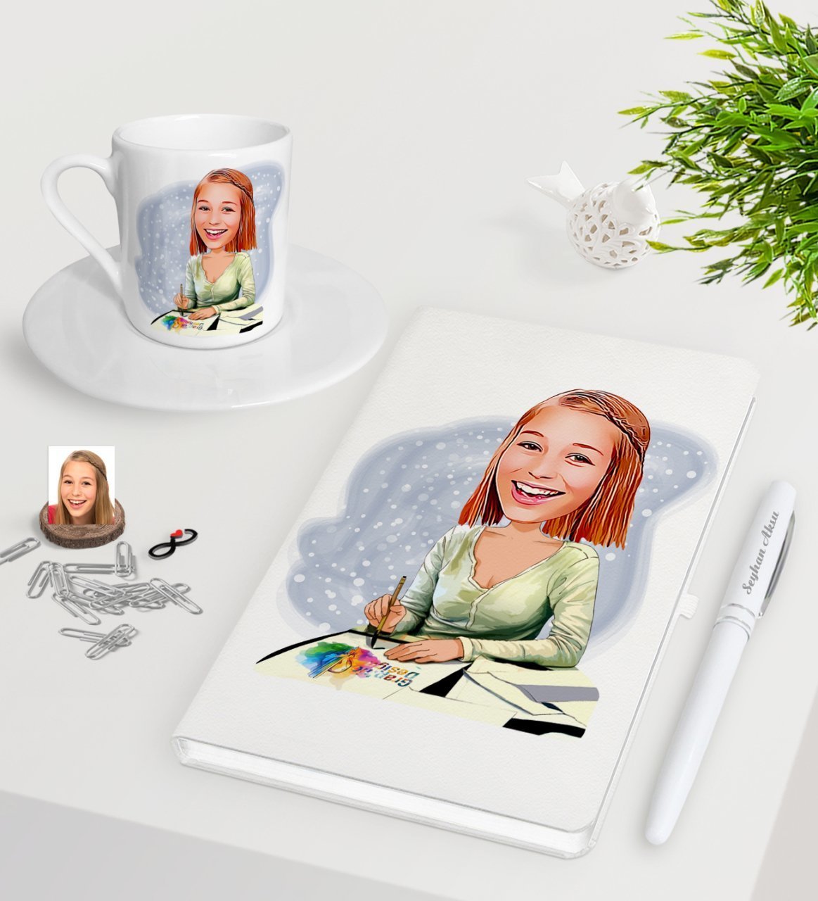 Kişiye Özel Bayan Grafik Tasarımcı Karikatürlü Beyaz Defter Kalem Türk Kahvesi Fincanı Seti-1