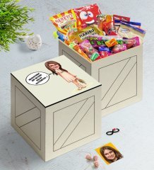 Kişiye Özel Kız Çocuk Kolay Yetişmiyor Karikatürlü Ahşap Kutuda Nostaljik Lezzetler Hediye Seti-1