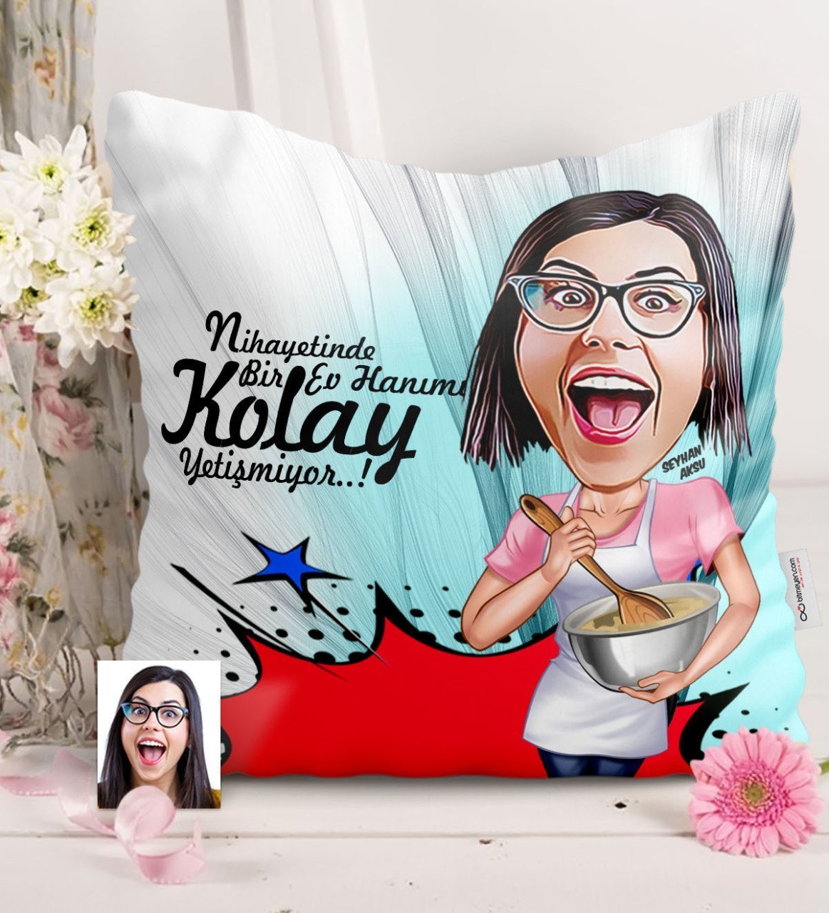 Kişiye Özel Ev Hanımı Karikatürlü Saten Yastık - 3