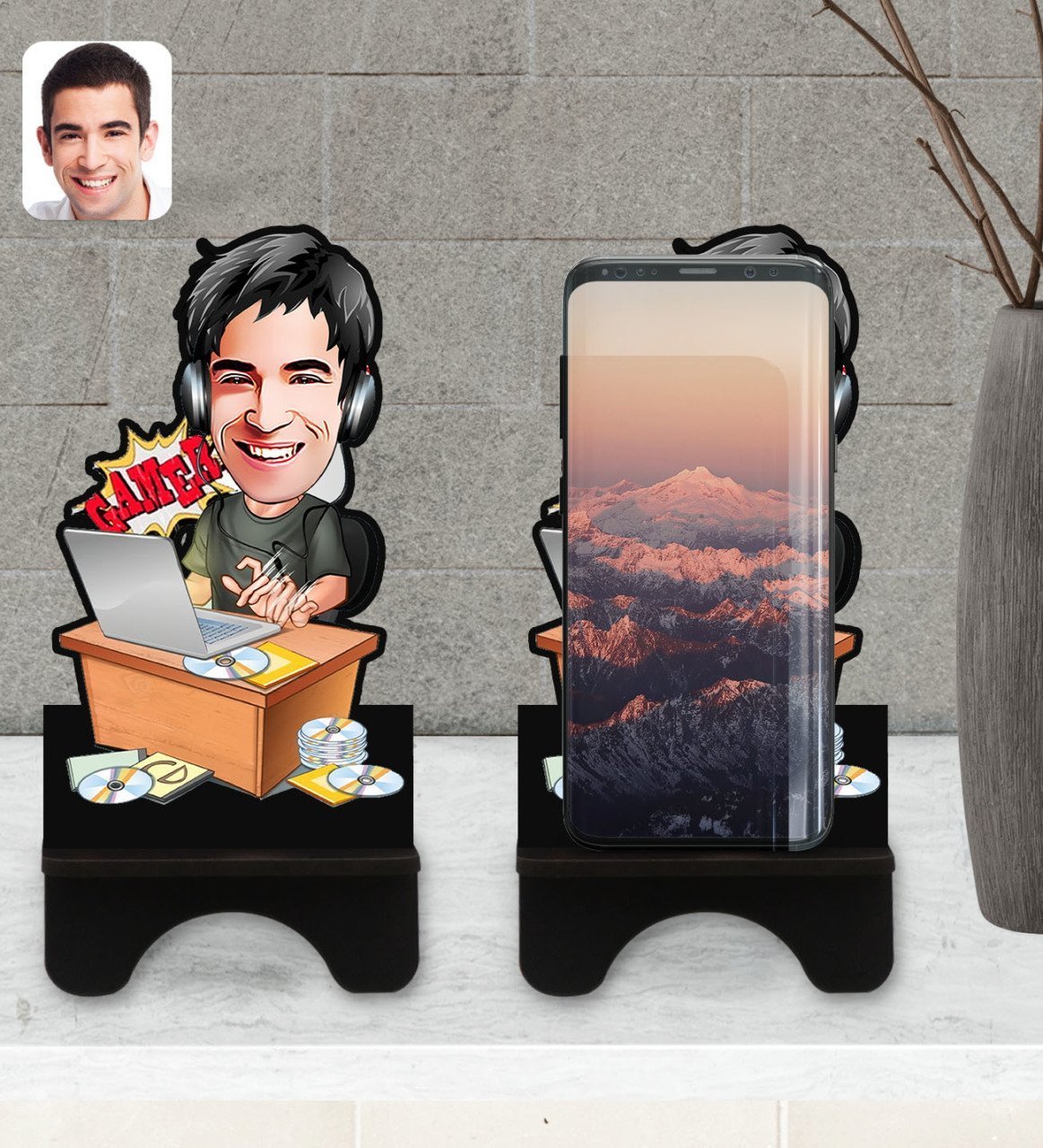 Kişiye Özel Erkek Gamer Karikatürlü Ahşap Biblo Telefon Standı-1