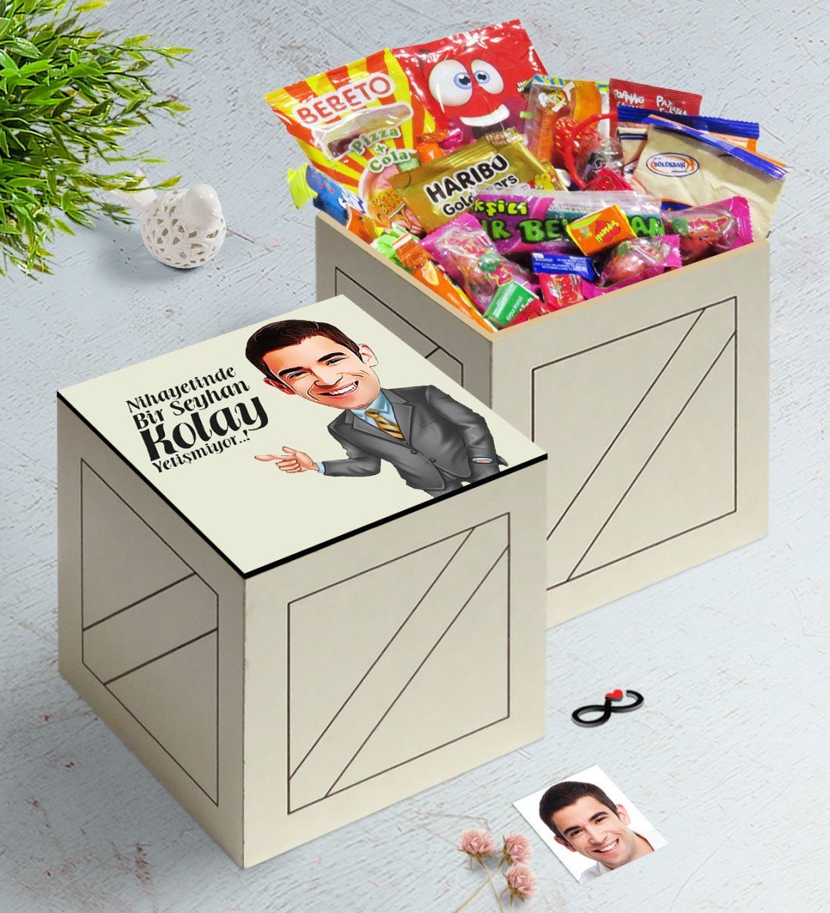 Kişiye Özel Erkek Kolay Yetişmiyor Karikatürlü Ahşap Kutuda Nostaljik Lezzetler Hediye Seti-2