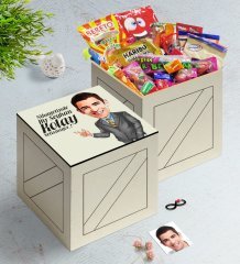 Kişiye Özel Erkek Kolay Yetişmiyor Karikatürlü Ahşap Kutuda Nostaljik Lezzetler Hediye Seti-2