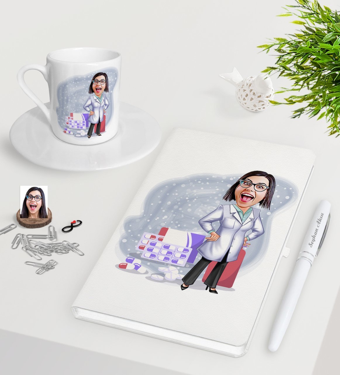 Kişiye Özel Bayan Eczacı Karikatürlü Beyaz Defter Kalem Türk Kahvesi Fincanı Seti-3