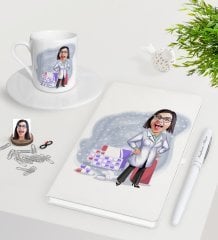 Kişiye Özel Bayan Eczacı Karikatürlü Beyaz Defter Kalem Türk Kahvesi Fincanı Seti-3