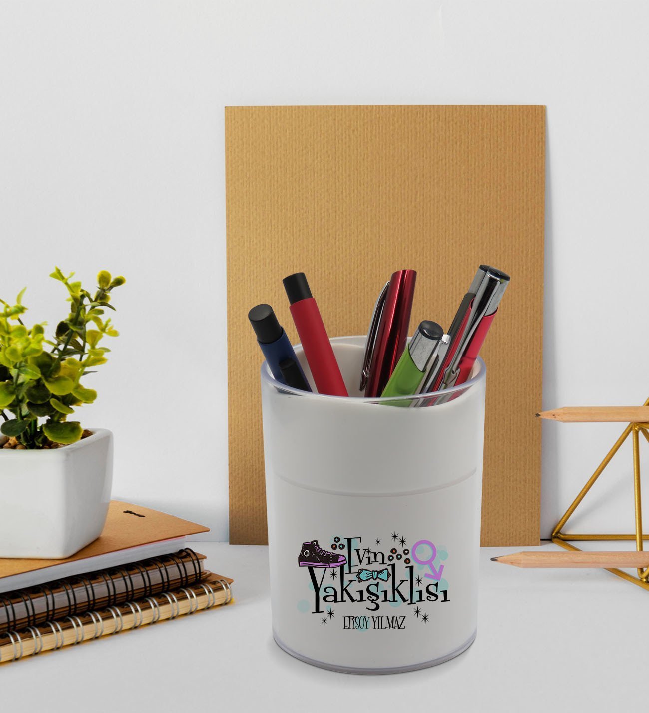BK Gift Kişiye Özel Evin Yakışıklısı Tasarımlı Beyaz Akrilik Kalemlik - Model 1