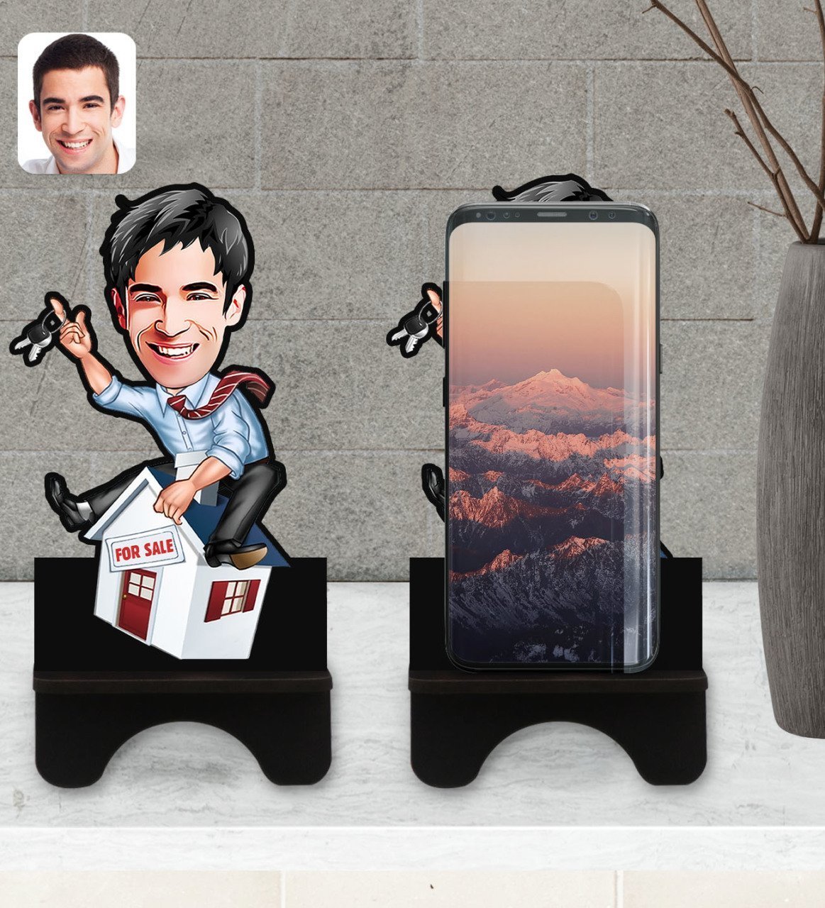 Kişiye Özel Erkek Emlakçı Karikatürlü Ahşap Biblo Telefon Standı-1