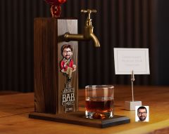 BK Gift Kişiye Özel Kabartma Karikatürlü İsimli Musluklu Ahşap Viski Standı, Viski Çeşmesi, Doğum Günü Hediyesi, Ev Hediyesi, İçecek Dispenseri-5