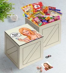 Kişiye Özel Bayan Kolay Yetişmiyor Karikatürlü Ahşap Kutuda Nostaljik Lezzetler Hediye Seti-7