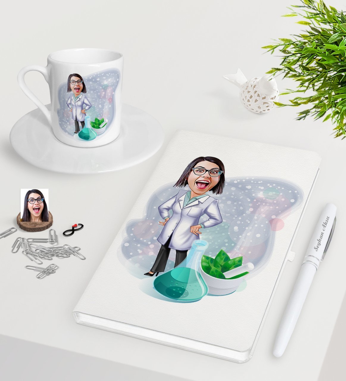 Kişiye Özel Bayan Eczacı Karikatürlü Beyaz Defter Kalem Türk Kahvesi Fincanı Seti-1