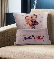 BK Gift Kişiye Özel Yılbaşı Karikatür Tasarımlı Organizer Kumanda ve Atıştırmalık Cepli Pembe Kırlent Yastık- 1, Yılbaşı Hediyesi, Yeni Yıl Hediyeleri