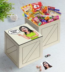 Kişiye Özel Bayan Kolay Yetişmiyor Karikatürlü Ahşap Kutuda Nostaljik Lezzetler Hediye Seti-5